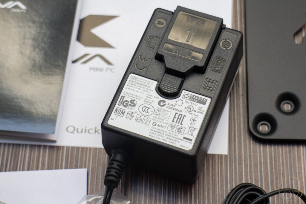 ECS LIVA X (7 of 32)