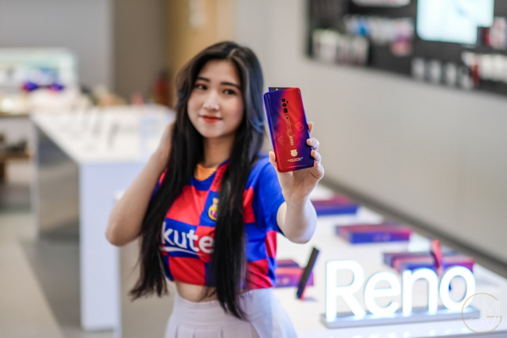 oppo-reno-10x-zoom-fc-barcelona-migovi-0173