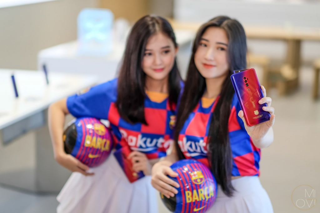 oppo-reno-10x-zoom-fc-barcelona-migovi-0303