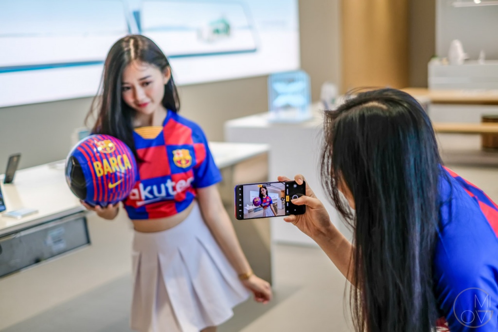 oppo-reno-10x-zoom-fc-barcelona-migovi-0329