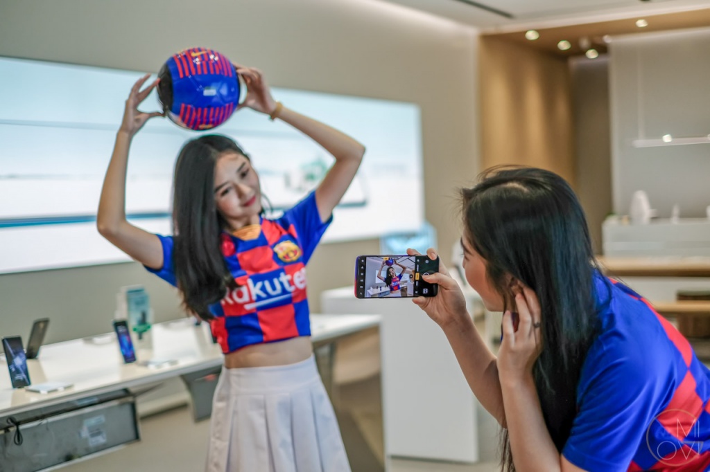 oppo-reno-10x-zoom-fc-barcelona-migovi-0330