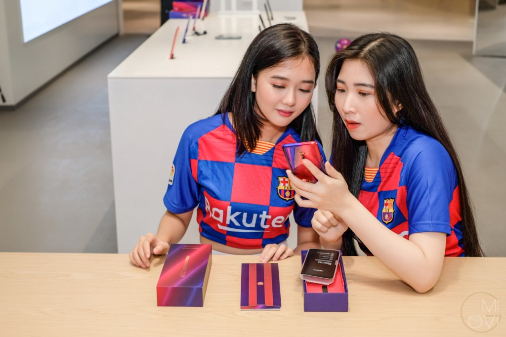 oppo-reno-10x-zoom-fc-barcelona-migovi-0433