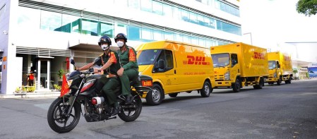 featured-dhl-express-vaccine-pfizer-kalama-harris-vietnam-migovi