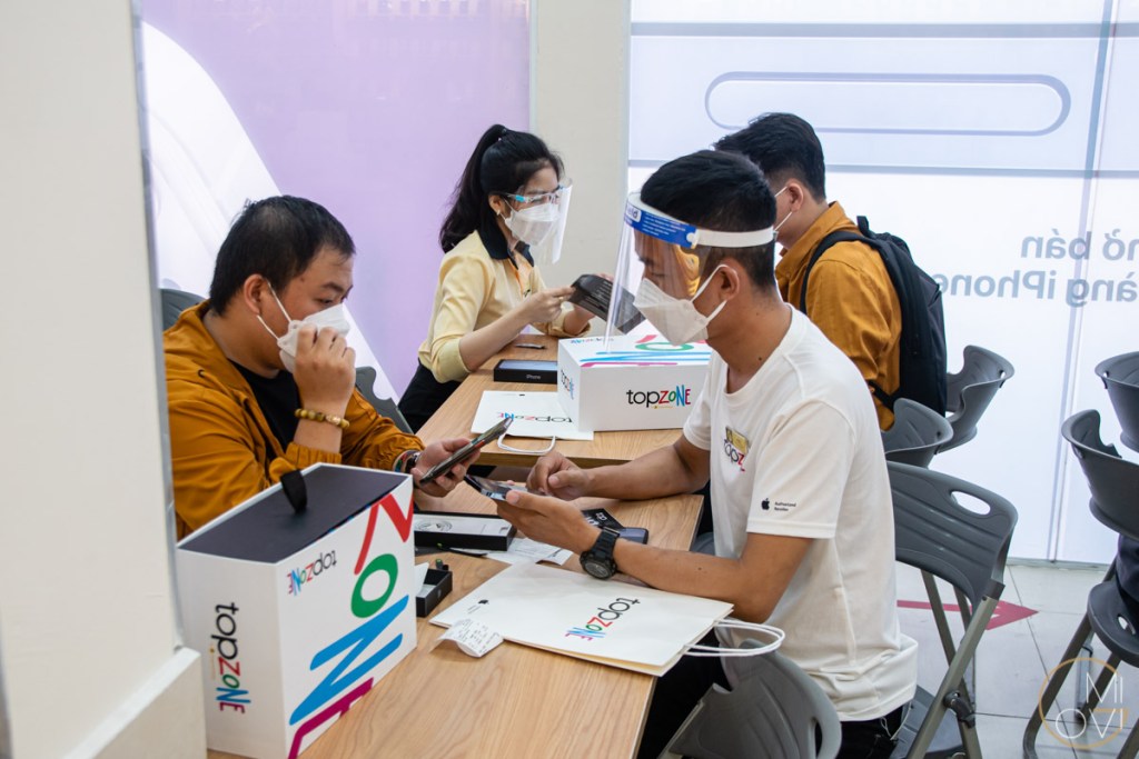 topzone-khai-truong-aar-apple-iphone-13-migovi-10