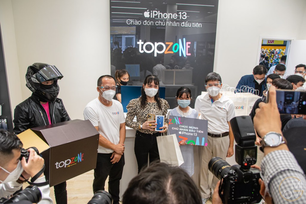topzone-khai-truong-aar-apple-iphone-13-migovi-3
