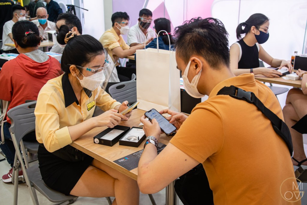 topzone-khai-truong-aar-apple-iphone-13-migovi-9