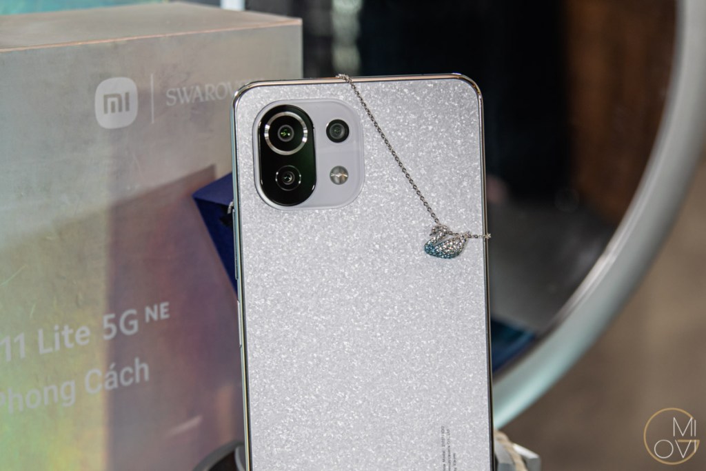 xiaomi-11-lite-5g-ne-swarovski-hands-on-migovi-2