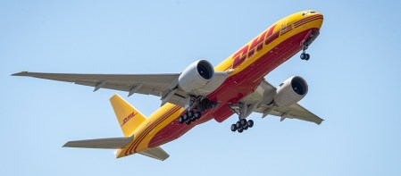 featured-dhl-express-van-chuyen-hang-khong-tphcm-my-migovi