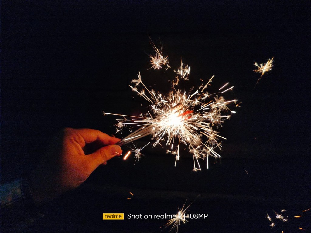 realme-9-camera-prolight-buds-q2s-migovi-6