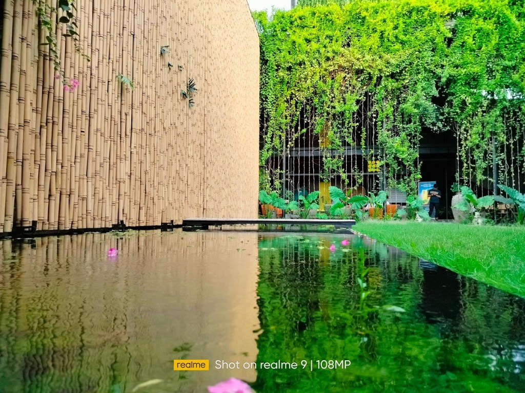 realme-9-camera-prolight-buds-q2s-migovi-7