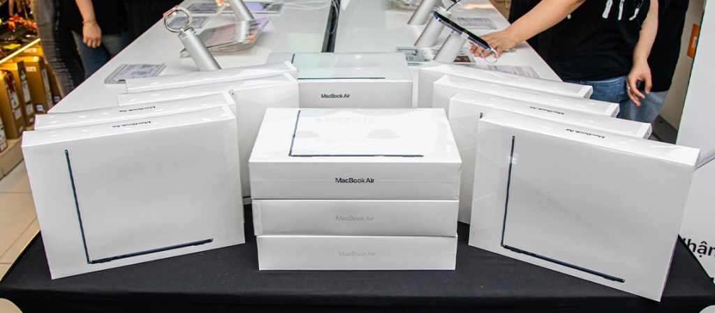 featured-fpt-shop-macbook-air-m2-gia-32990000-migovi