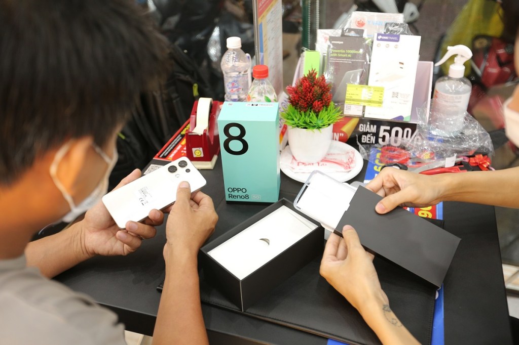 fpt-shop-oppo-reno8-series-mo-ban-migovi-8