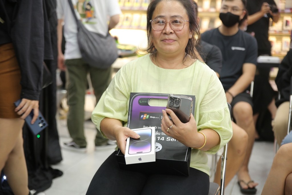 fpt-shop-iphone-14-series-giao-5100-may-migovi-1