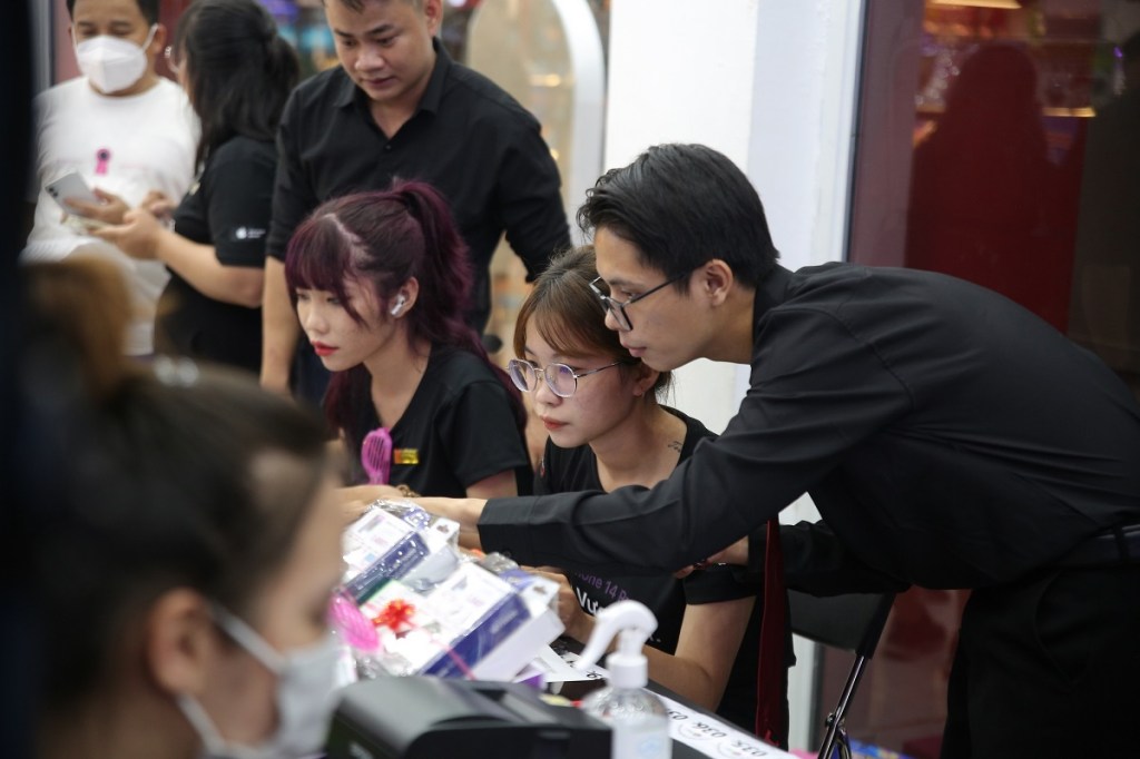 fpt-shop-iphone-14-series-giao-5100-may-migovi-2