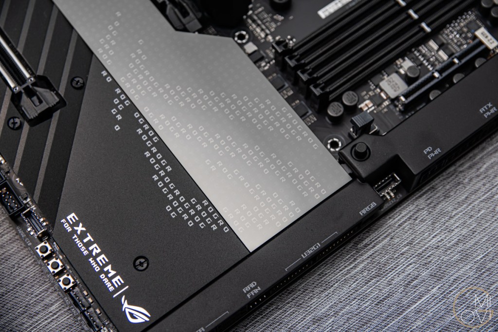 danh-gia-asus-rog-crosshair-x670e-extreme-review-migovi-3