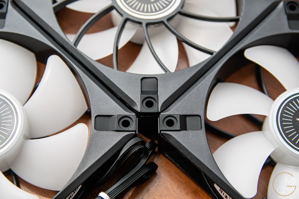 danh-gia-corsair-h150i-elite-lcd-review-migovi-9