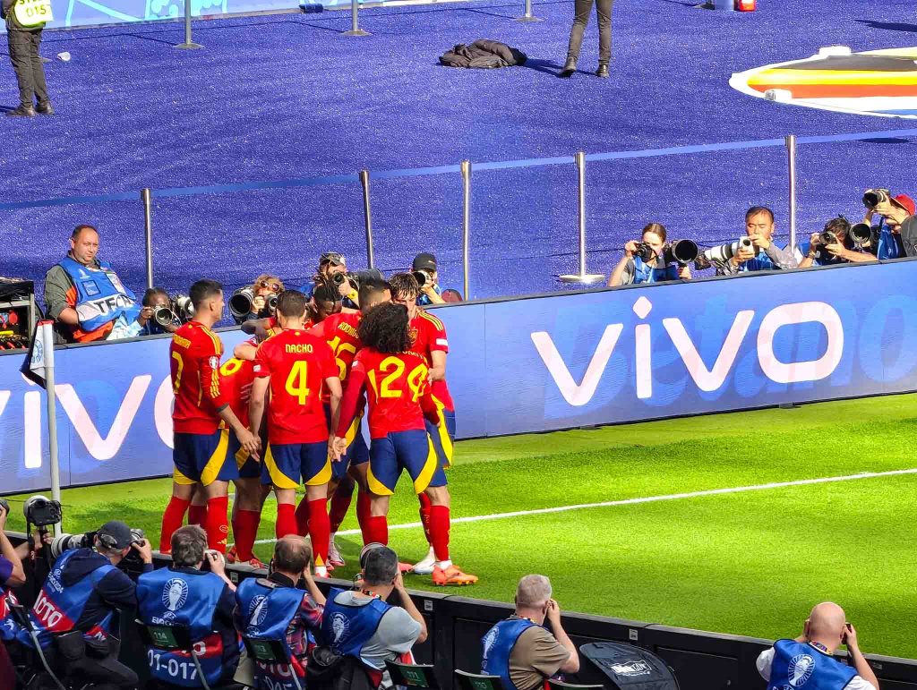 vivo-v30-series-5g-uefa-euro-2024-migovi-5