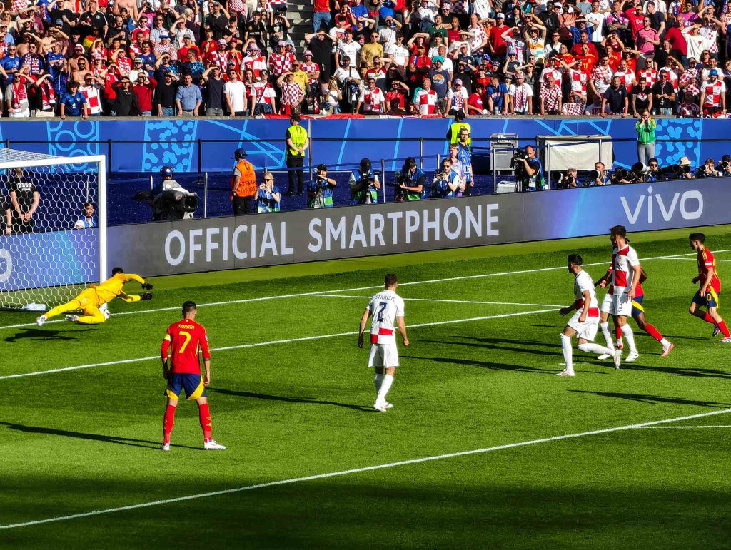 vivo-v30-series-5g-uefa-euro-2024-migovi-6