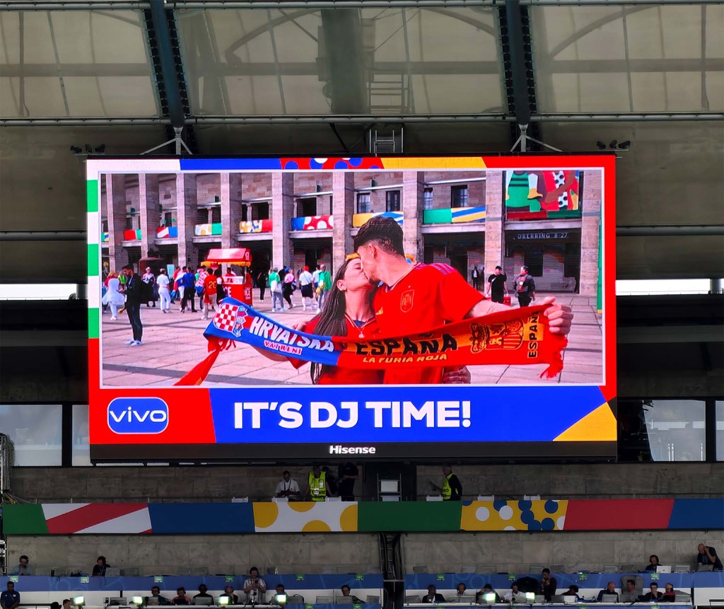 vivo-v30-series-5g-uefa-euro-2024-migovi-8