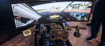 featured-corsair-mua-lai-fanatec-sim-racing-migovi