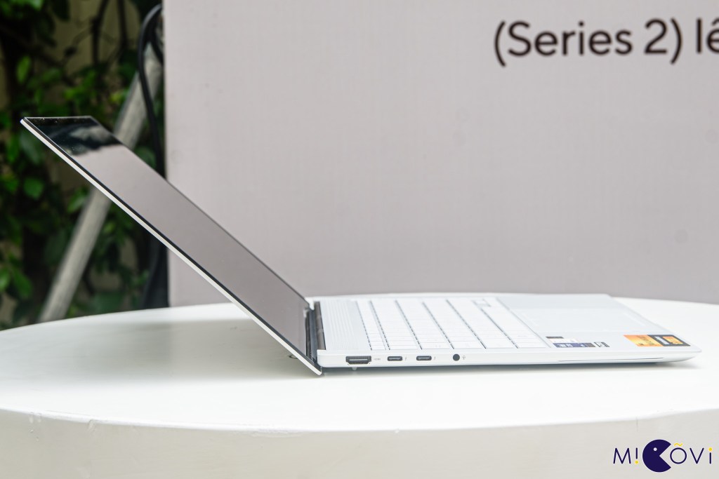 asus-zenbook-s-14-ai-pc-lunar-lake-migovi-12