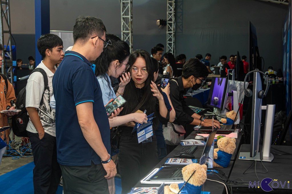 trien-lam-intel-aivolution-2024-migovi-14