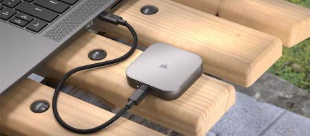 featured-corsair-ex400u-portable-ssd-usb4-4000-mbps-migovi