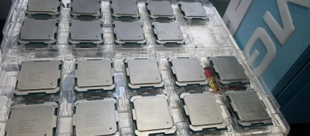 Intel Xeon CPU tray 1140x500