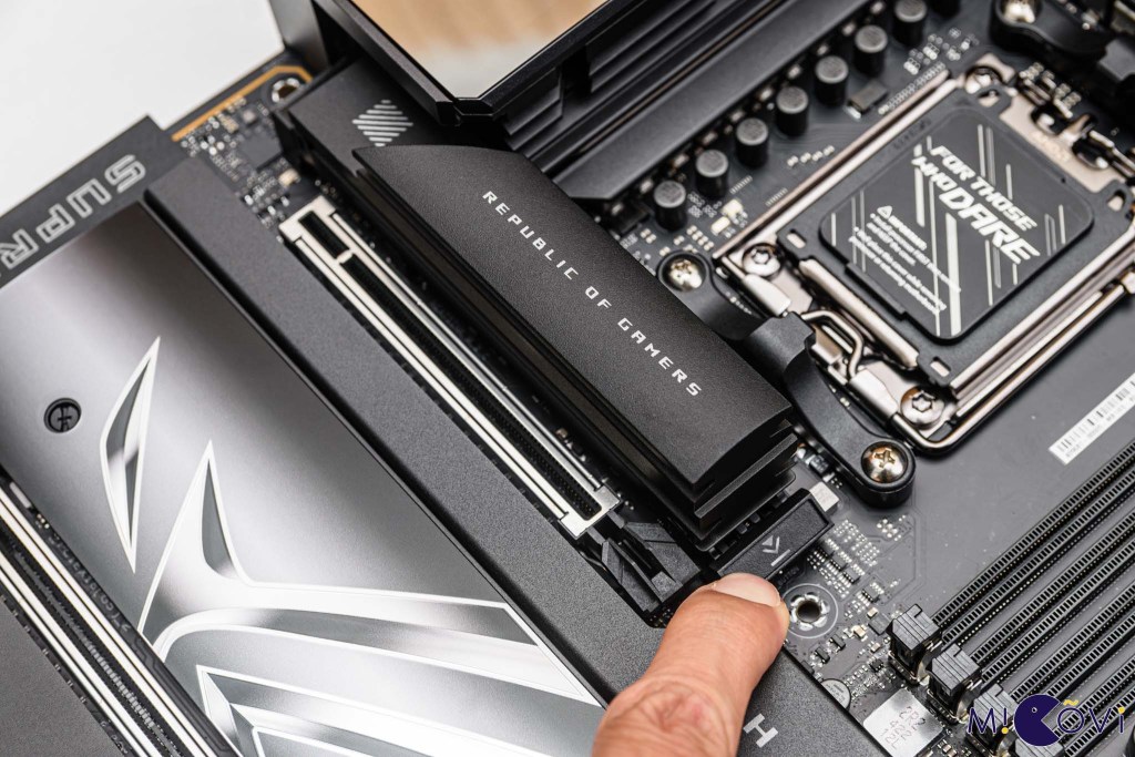 asus-rog-crosshair-x870e-hero-migovi-15