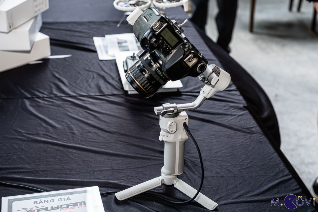 embrace-love-with-dji-sang-tao-chu-de-phu-nu-migovi-10