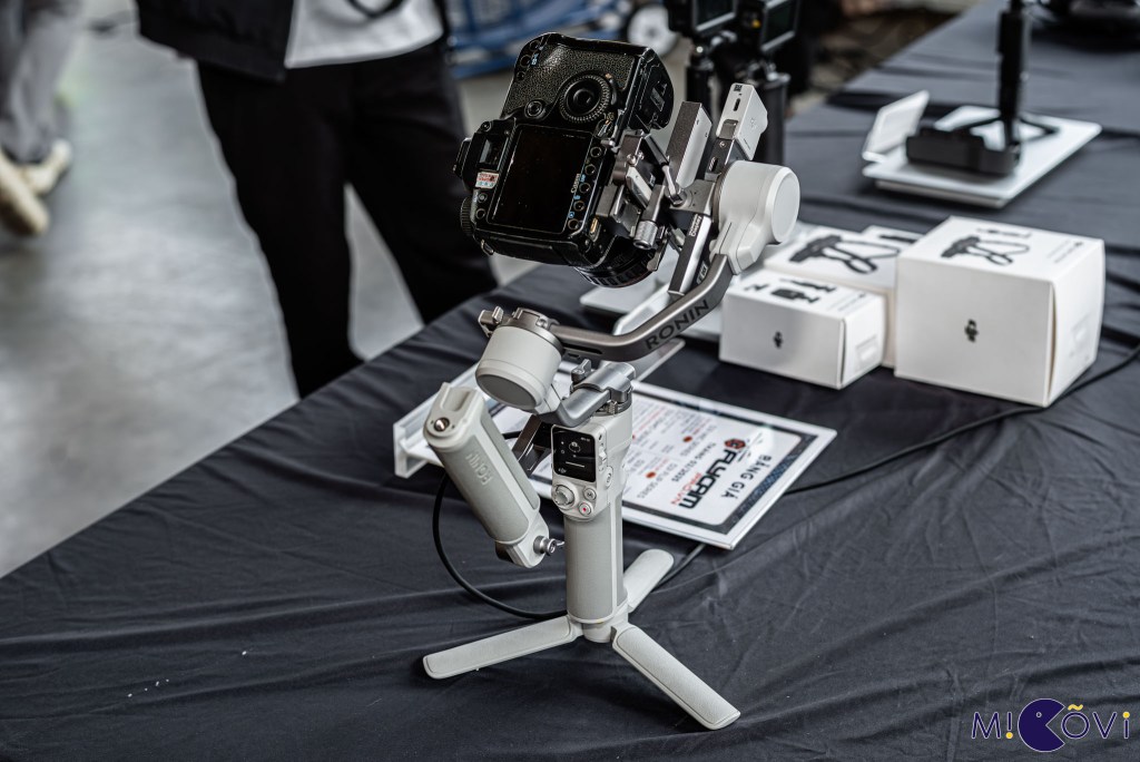 embrace-love-with-dji-sang-tao-chu-de-phu-nu-migovi-6