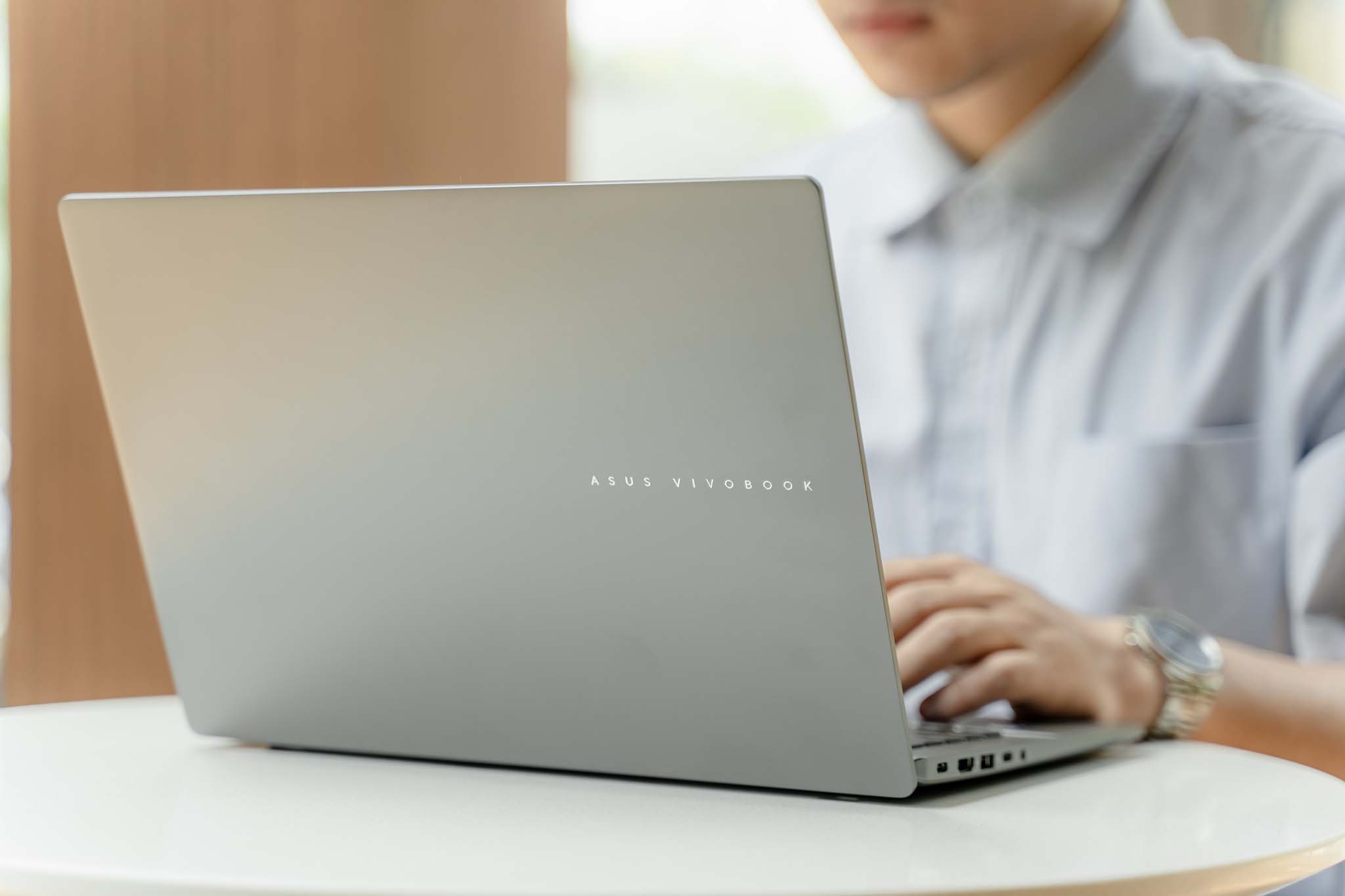 asus-laptop-ai-tuu-truong-2025-migovi
