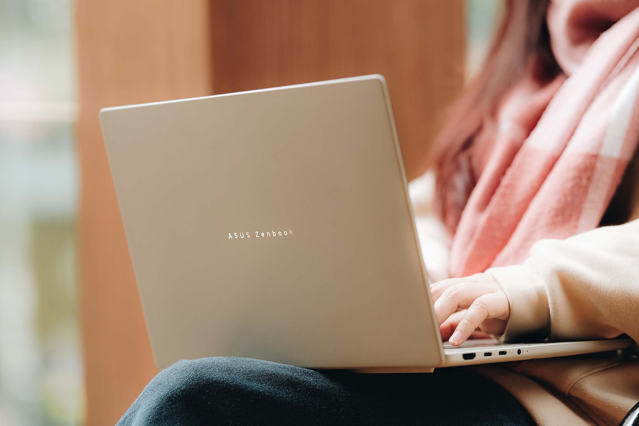 asus-laptop-ai-tuu-truong-2025-migovi