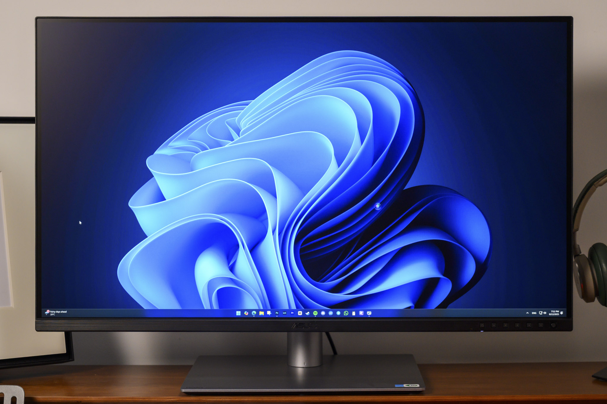 famous-gia-asus-proart-pa32qcv-6k-review-migovi