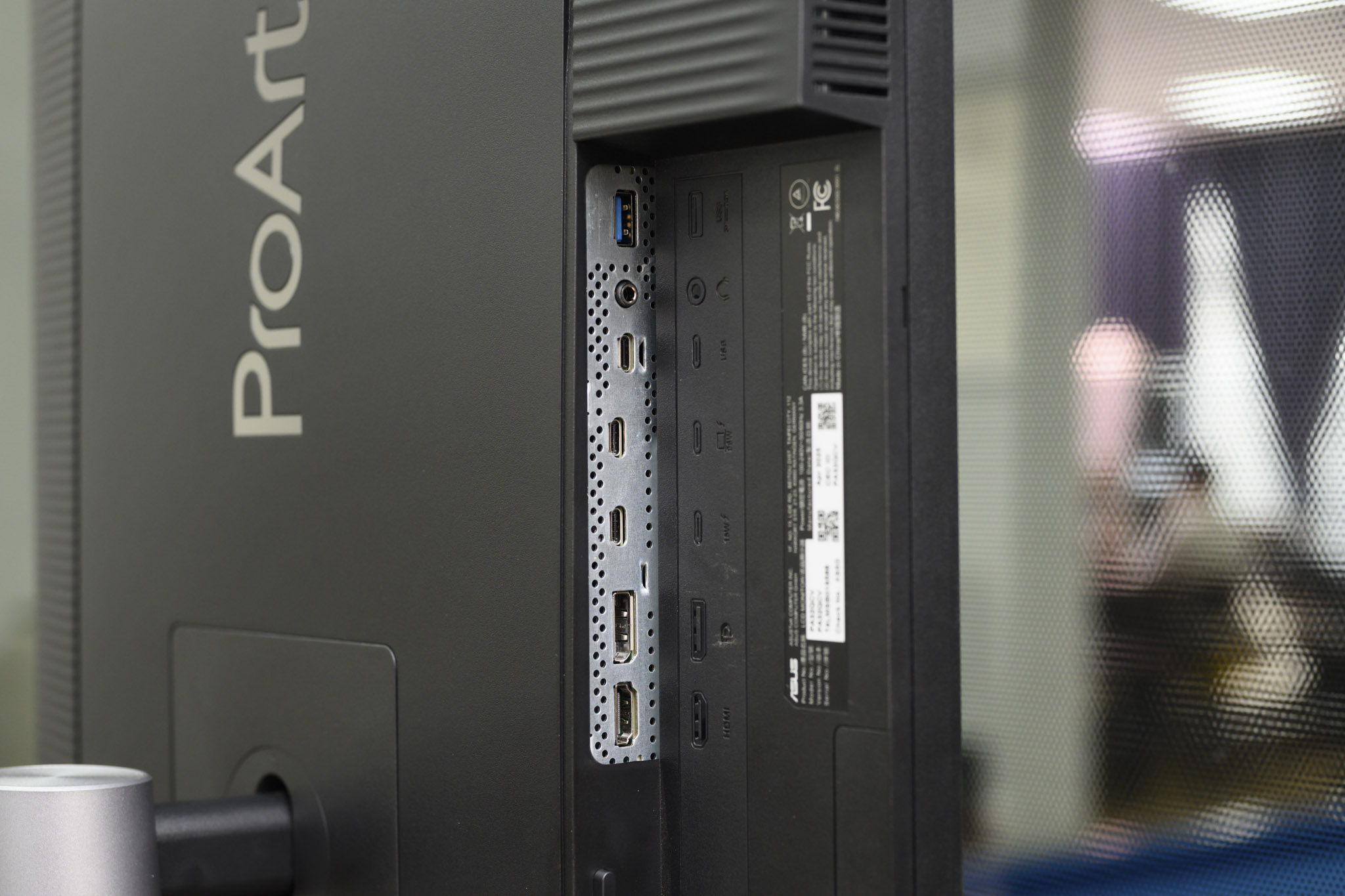 famous-gia-asus-proart-pa32qcv-6k-review-migovi