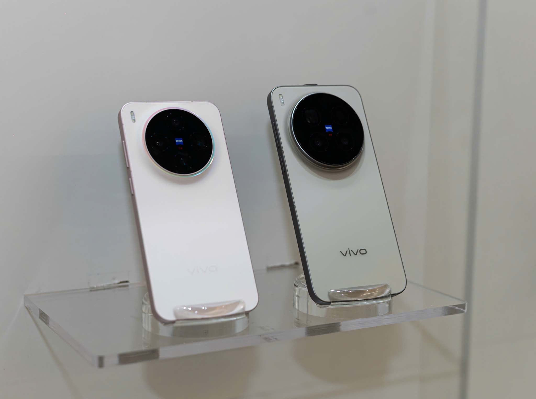 vivo-x300-series-viet-nam-11-2025-migovi