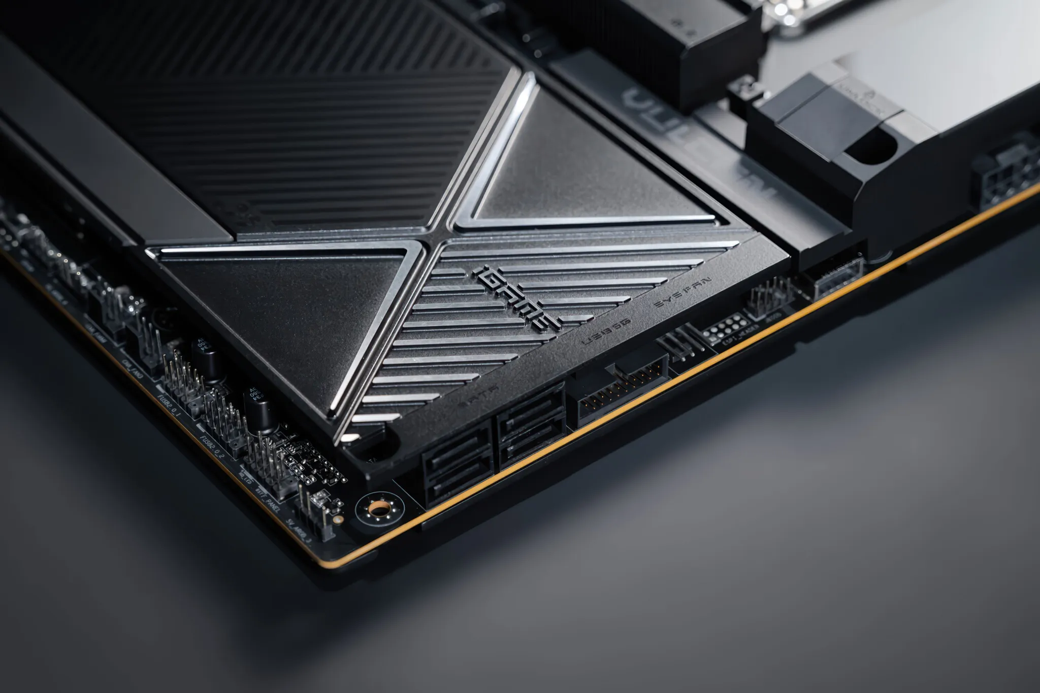 Colorful Igame X870e Vulcan Oc Heatsink