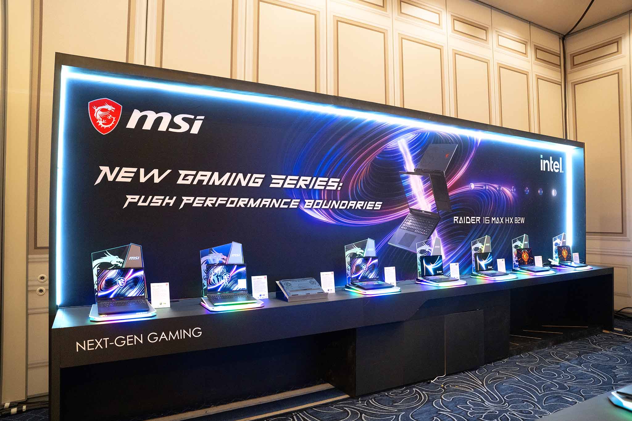 Msi Prestige Flip Panther Lake Ces 2026 Onsite