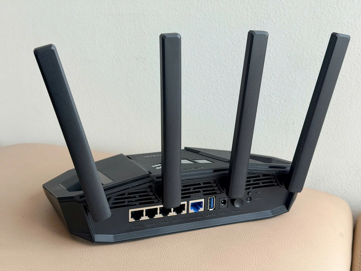 Trai Nghiem Asus Be3600 Router Wifi 7 2