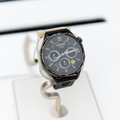 HONOR ra mắt bộ đôi smartwatch pin bền cùng sạc dự phòng tích hợp cáp